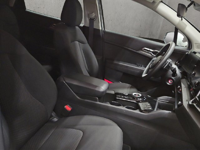 Used 2023 Kia Sportage LX AWD/4WD image 16