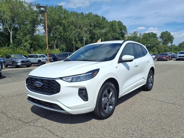 Certified 2024 Ford Escape ST-Line Select w/ Tech Pack #2 AWD/4WD image 3