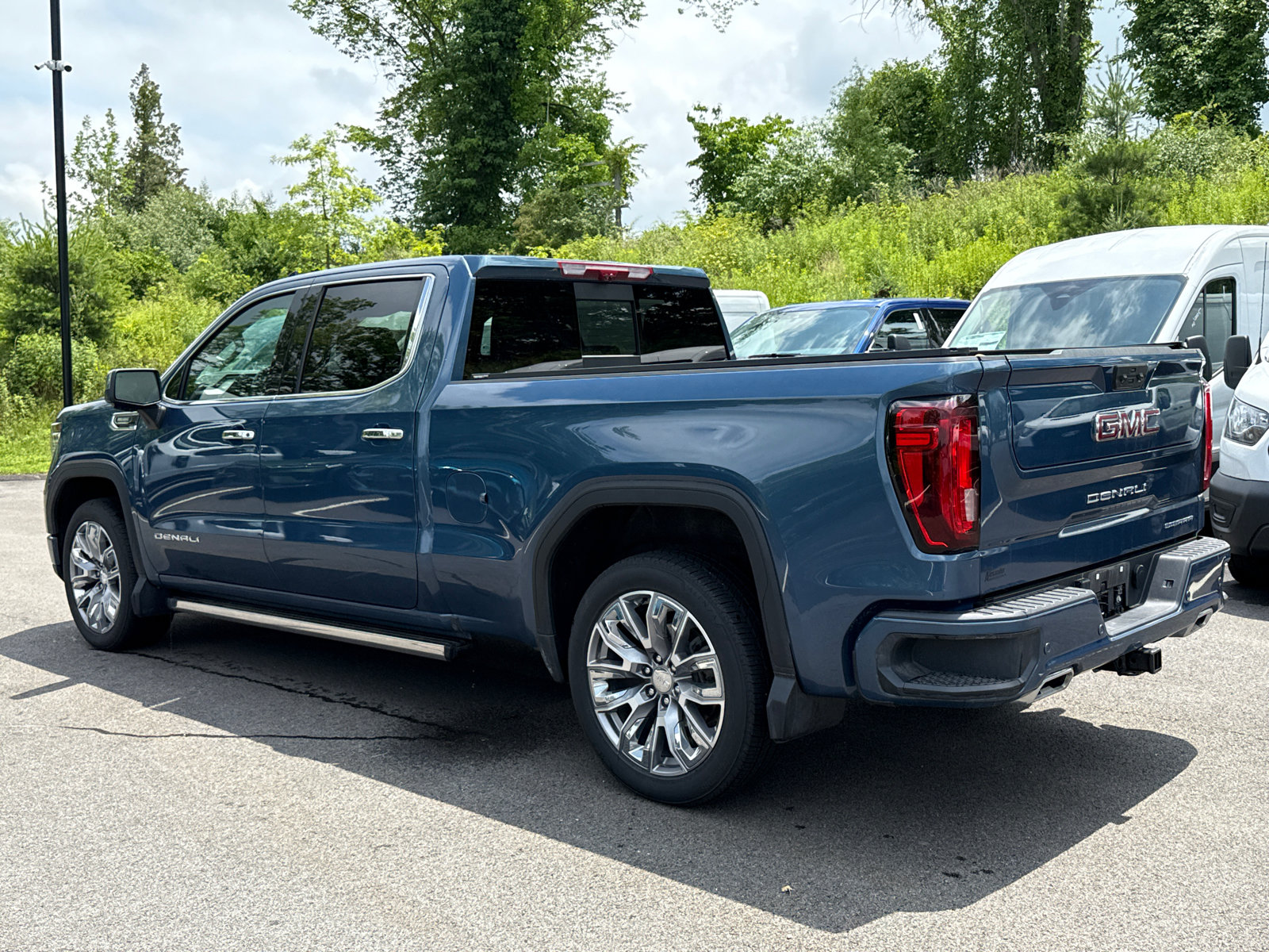 Used 2025 GMC Sierra 1500 Denali w/ Denali Reserve Package AWD/4WD image 6