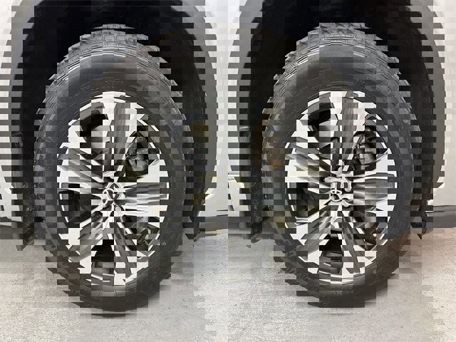 Used 2023 Toyota Highlander L image 2