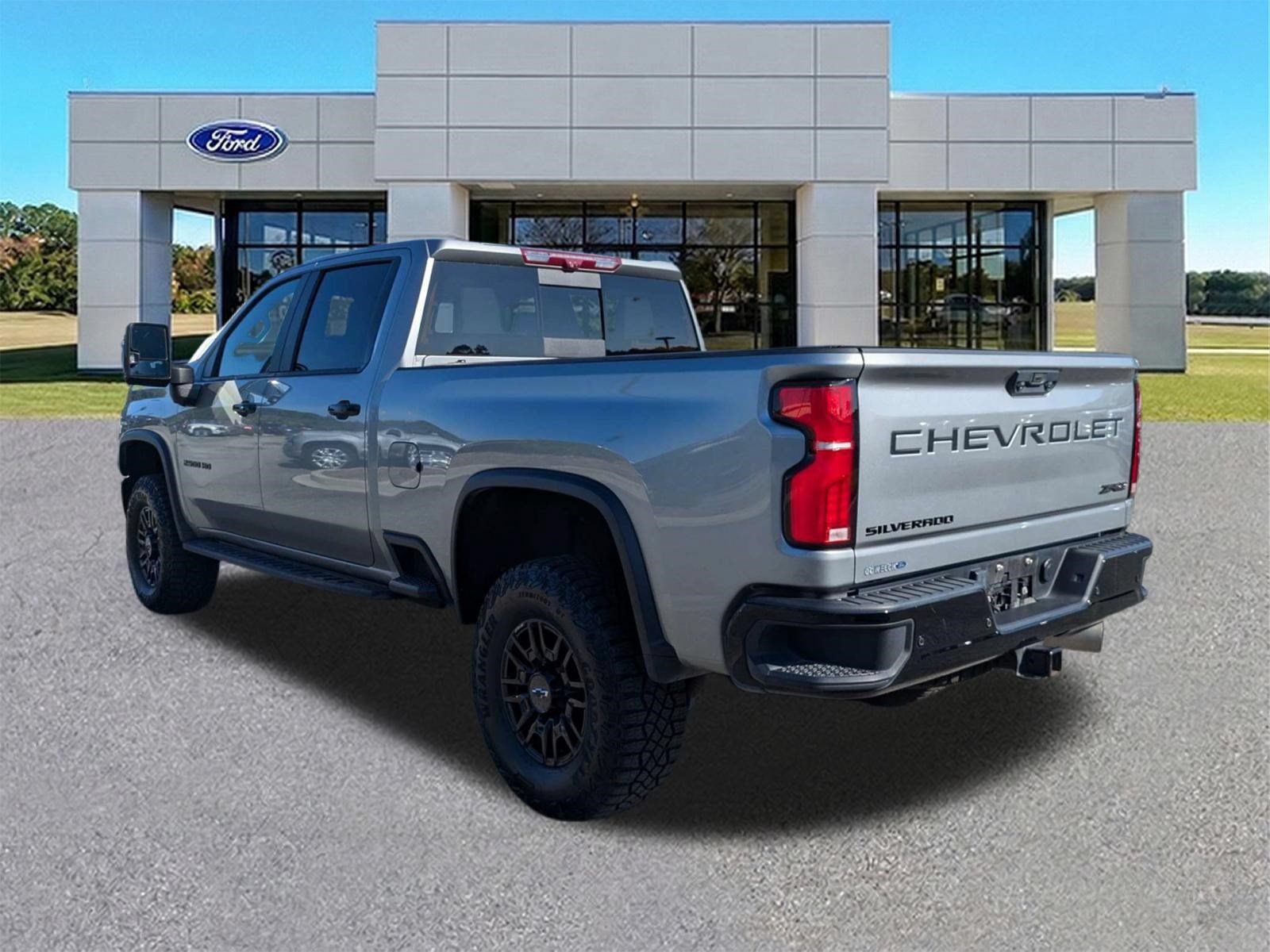 Used 2025 Chevrolet Silverado 2500 ZR2 w/ Technology Package AWD/4WD image 6