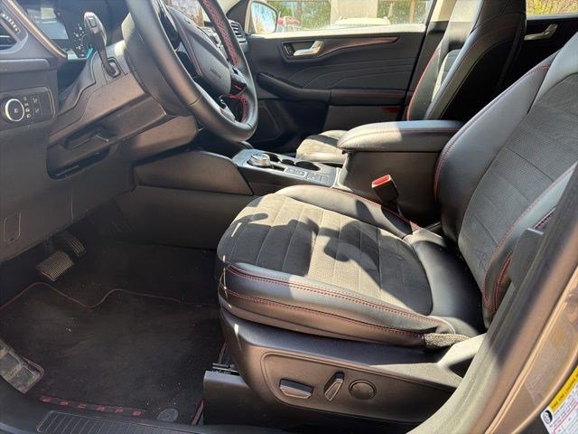 Certified 2022 Ford Escape SEL w/ SEL Stealth AWD Package image 15