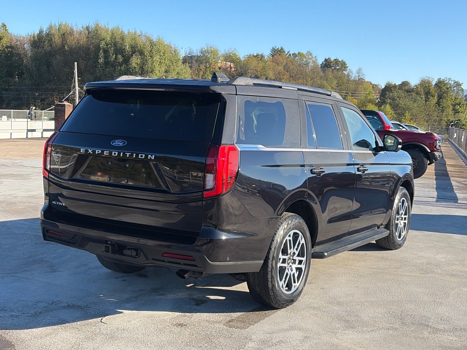 Certified 2025 Ford Expedition Active AWD/4WD image 3
