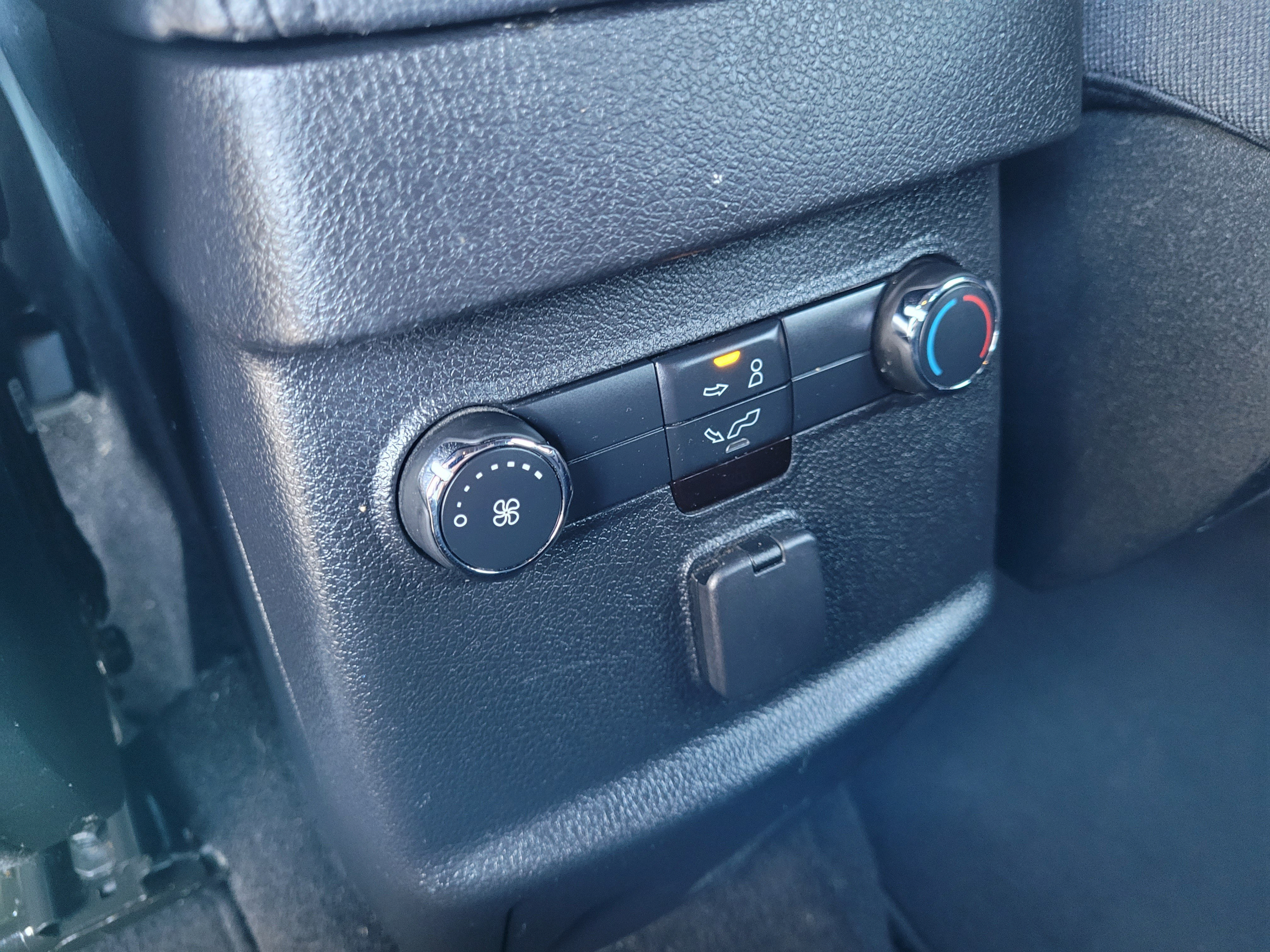 Certified 2019 Ford Explorer XLT w/ Equipment Group 201A FWD image 16