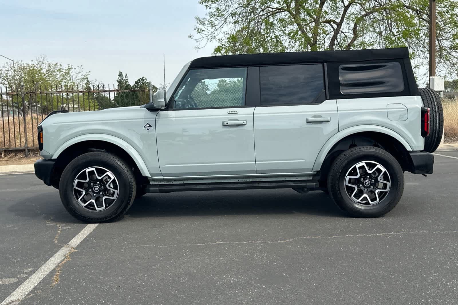 Certified 2023 Ford Bronco Outer Banks image 2