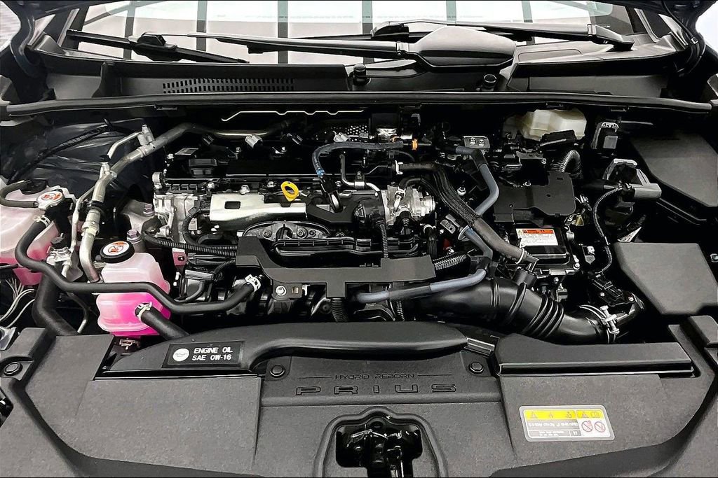 Used 2025 Toyota Prius LE FWD image 12