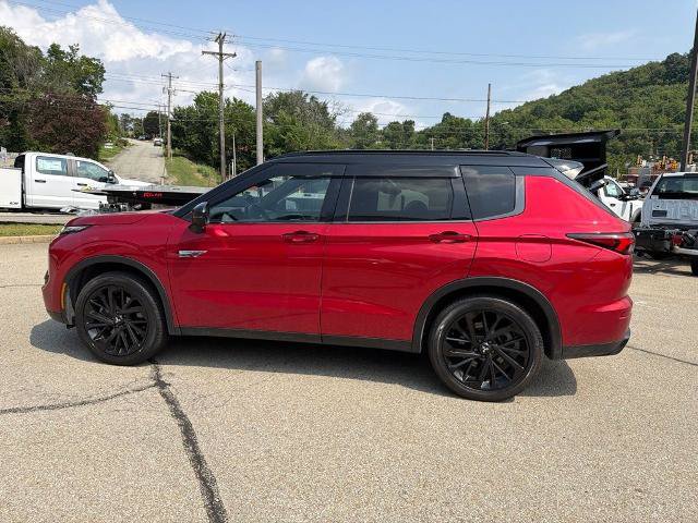 Used 2025 Mitsubishi Outlander 4WD Plug-In Hybrid image 4