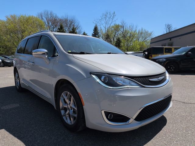 Used 2019 Chrysler Pacifica Limited FWD image 3