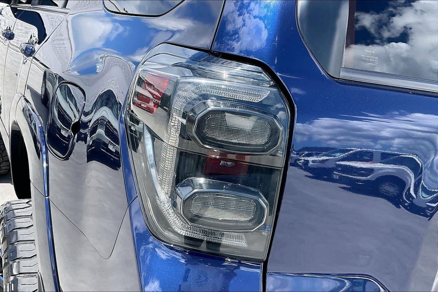 Used 2021 Toyota 4Runner SR5 AWD/4WD image 32