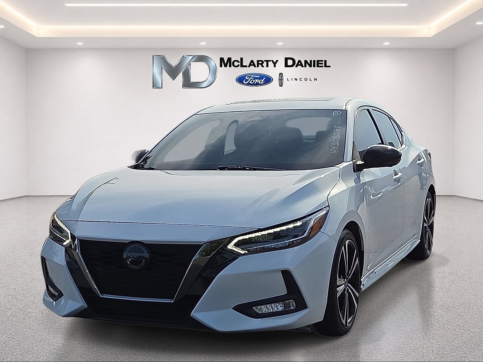 Used 2022 Nissan Sentra SR w/ SR Premium Package FWD image 2