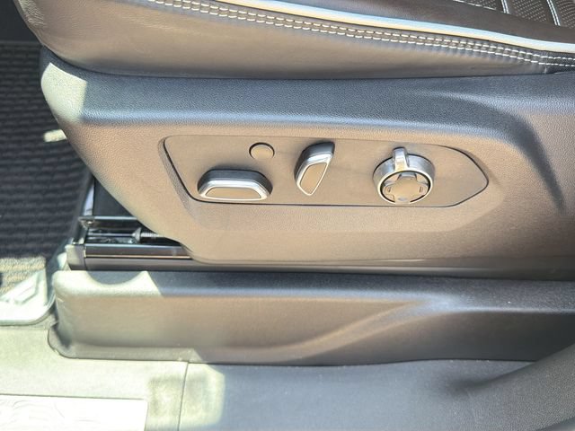 Used 2025 GMC Yukon Denali Ultimate AWD/4WD image 23