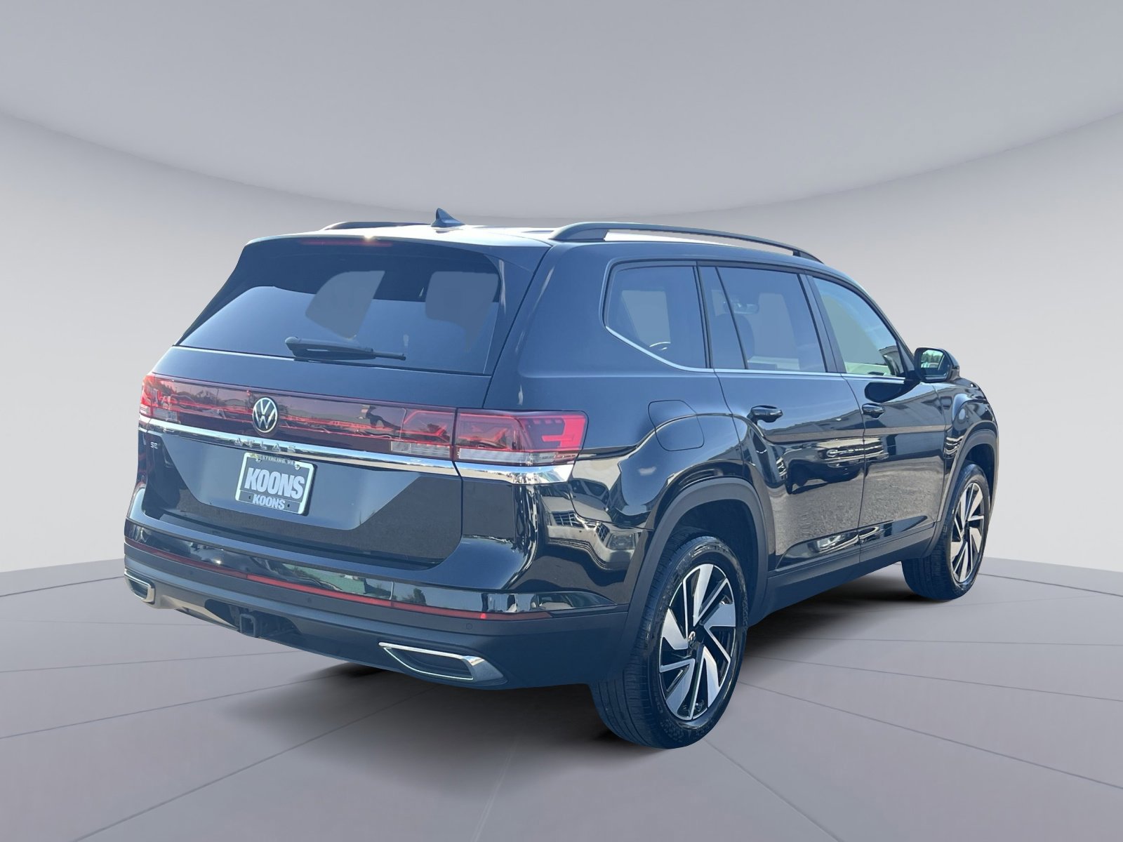 Used 2025 Volkswagen Atlas SE FWD image 9
