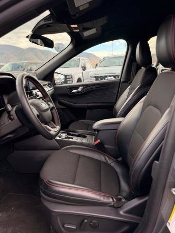 Certified 2025 Ford Escape ST-Line AWD/4WD image 14