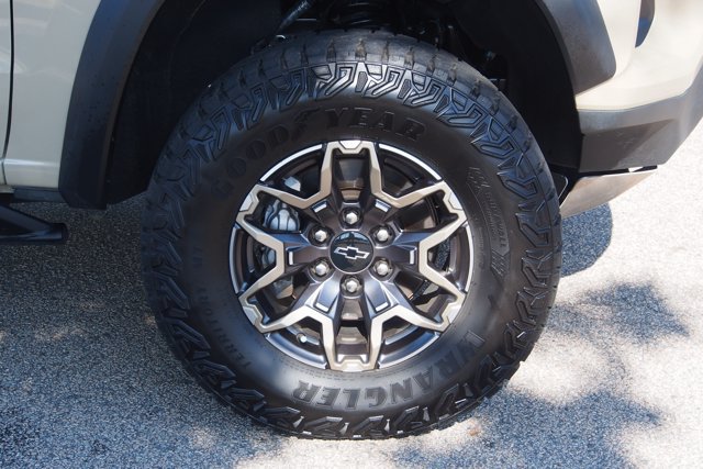 Used 2024 Chevrolet Colorado ZR2 w/ Technology Package AWD/4WD image 10