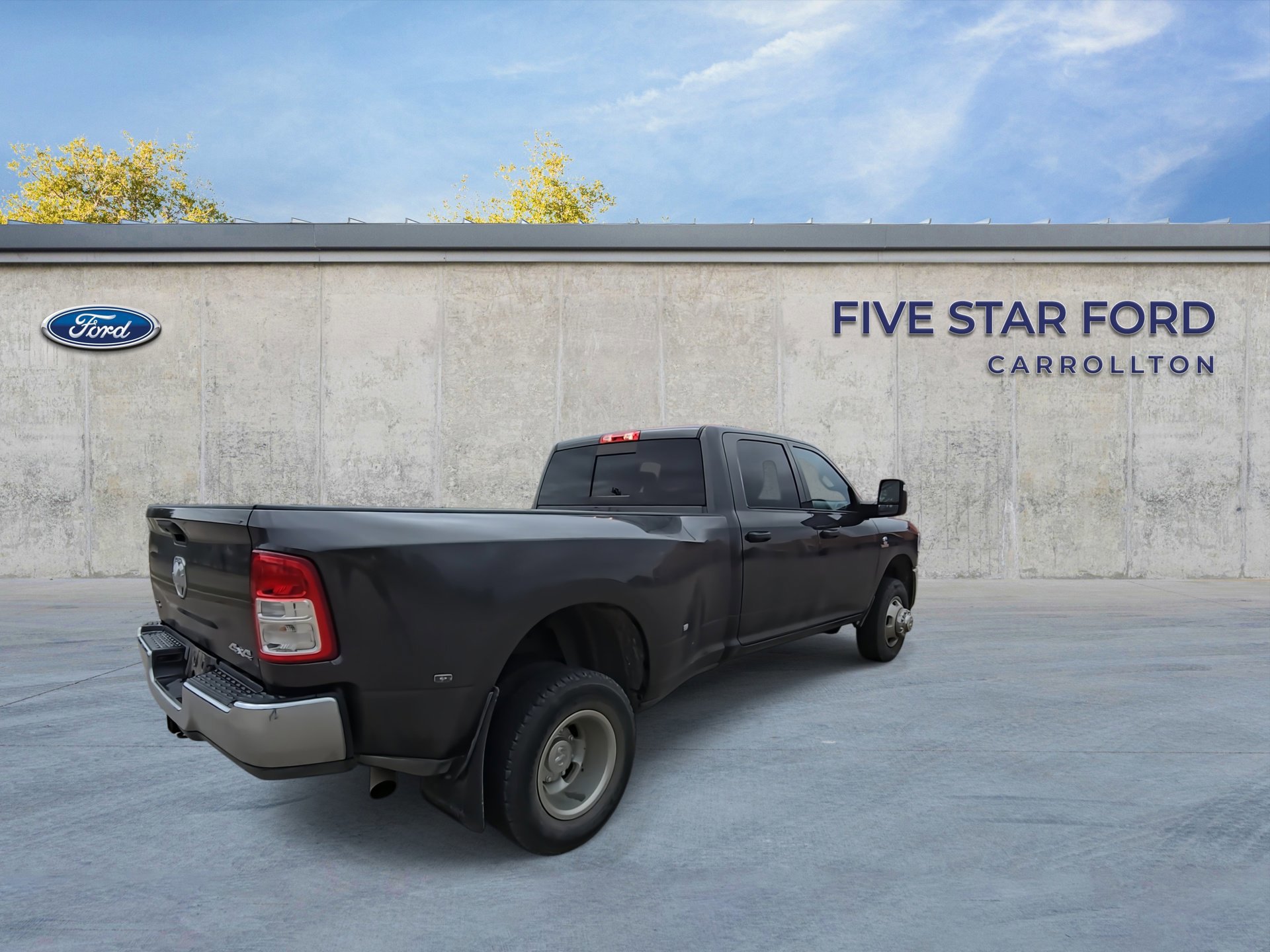 Used 2024 RAM 3500 Tradesman w/ Chrome Appearance Group image 5