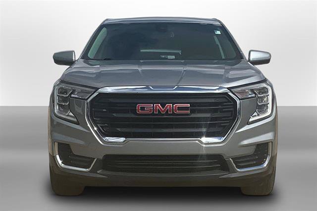Used 2024 GMC Terrain SLE FWD image 2