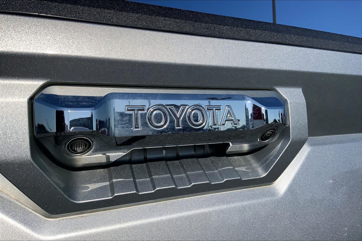 Used 2024 Toyota Tundra Limited AWD/4WD image 31