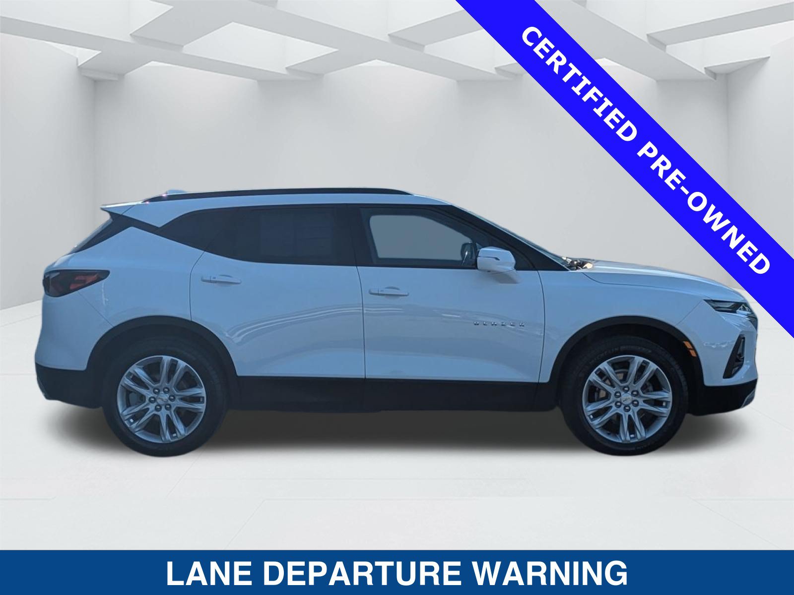 Used 2022 Chevrolet Blazer LT w/ Sound & Technology Package FWD image 3