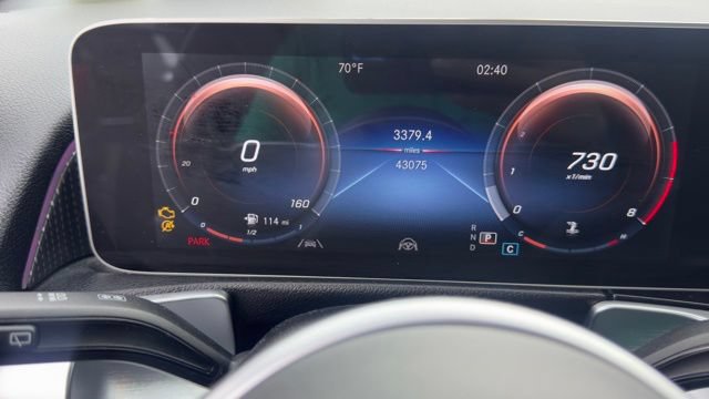 Used 2021 Mercedes-Benz GLB 250 4MATIC w/ Premium Package image 12