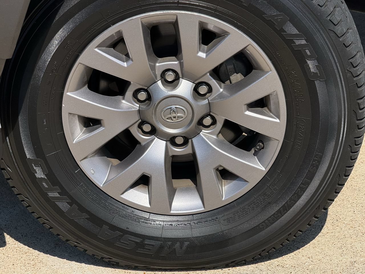 Used 2018 Toyota Tacoma SR5 RWD image 8