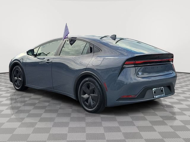 Used 2024 Toyota Prius LE FWD image 4
