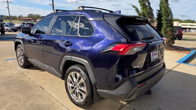 Used 2020 Toyota RAV4 XLE Premium AWD/4WD image 8