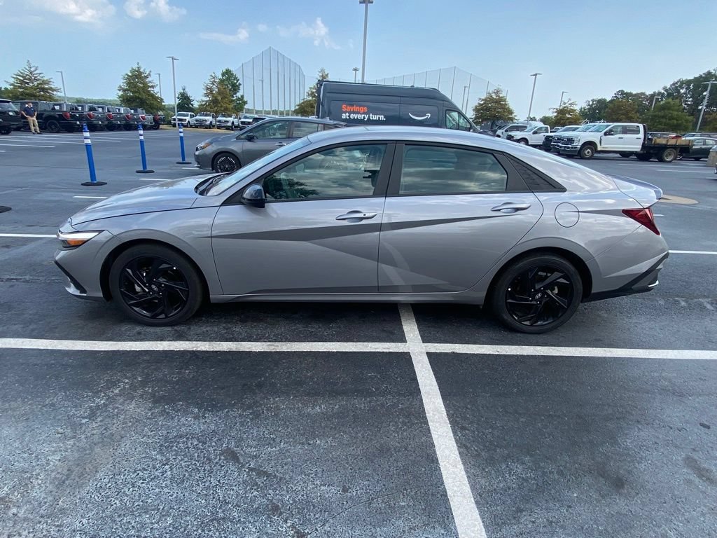 Used 2026 Hyundai Elantra Sport FWD image 4