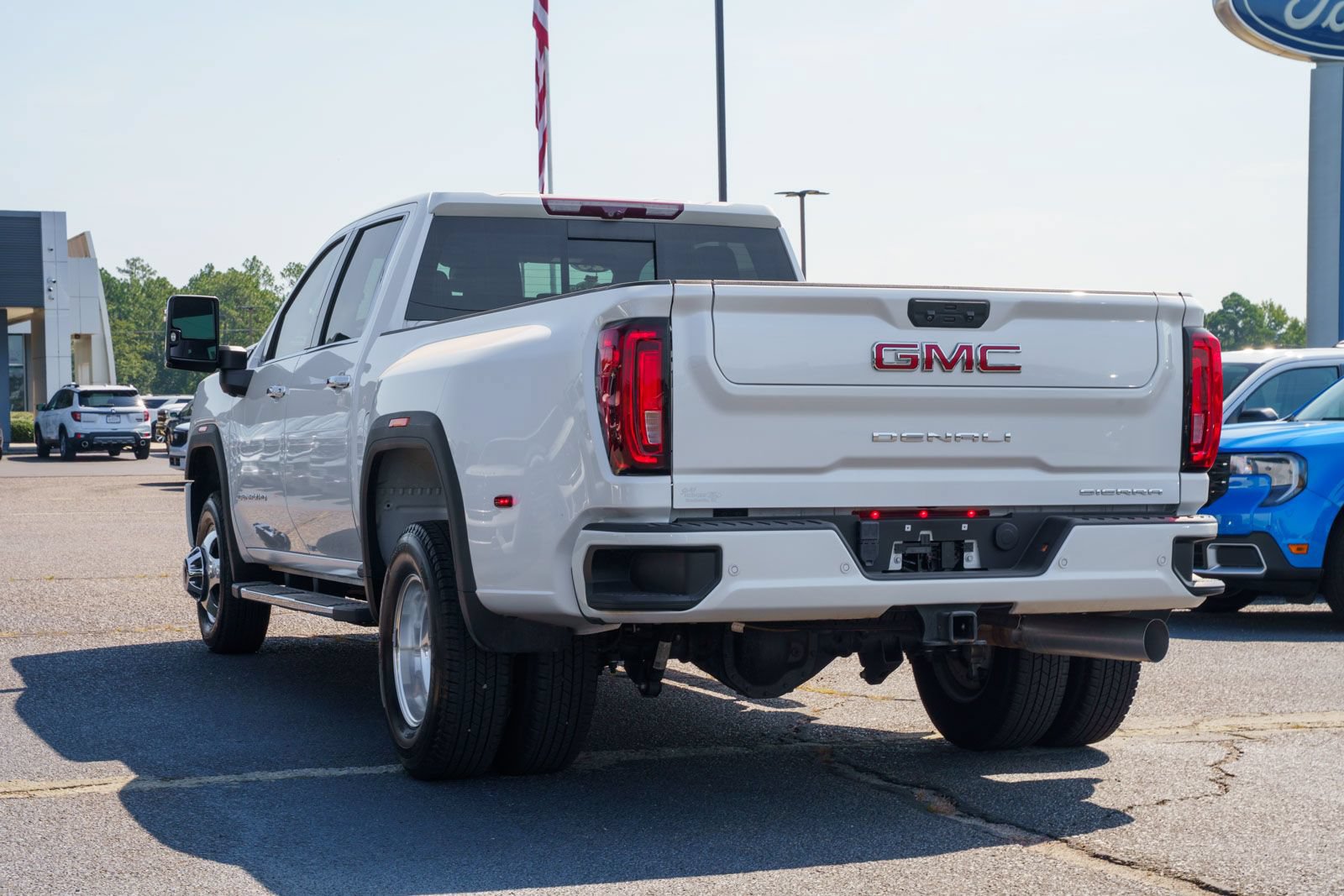 Used 2023 GMC Sierra 3500 Denali w/ Denali Ultimate Package AWD/4WD image 4