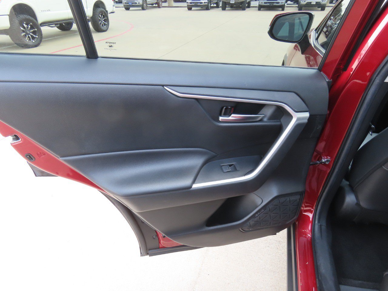 Used 2022 Toyota RAV4 XLE Premium FWD image 18