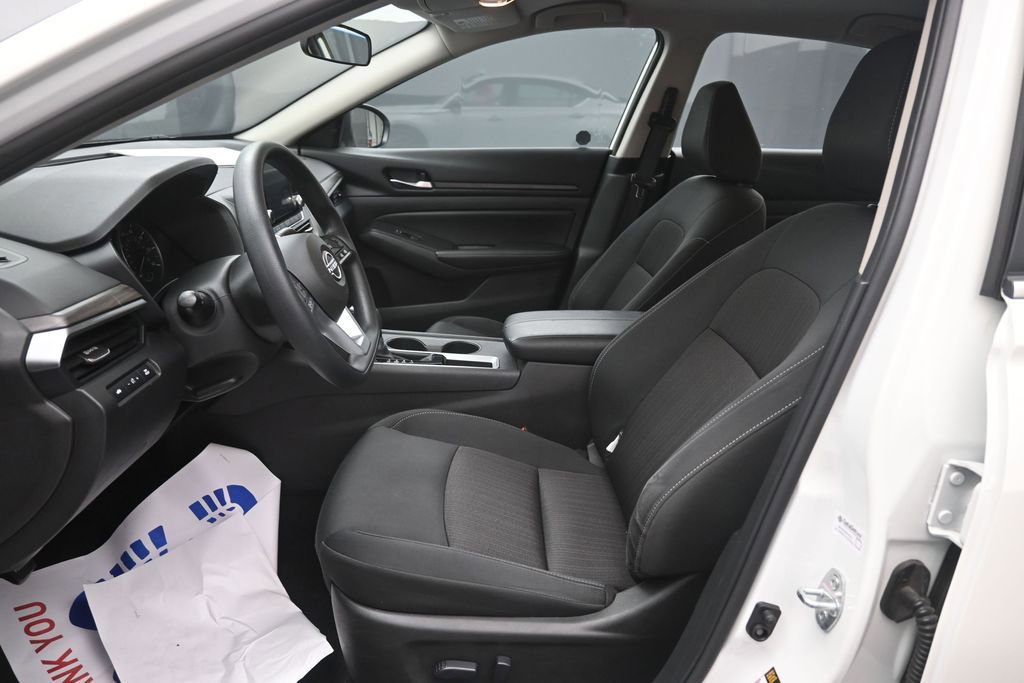 Used 2025 Nissan Altima 2.5 SV FWD image 22