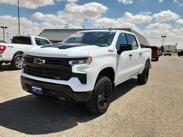 Used 2026 Chevrolet Silverado 1500 LT Trail Boss w/ Convenience Package II AWD/4WD image 3
