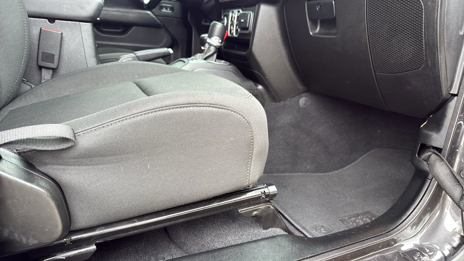 Used 2020 Jeep Wrangler Unlimited Sahara image 25