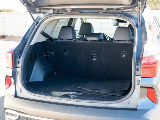 Used 2022 Kia Seltos Nightfall Edition image 7