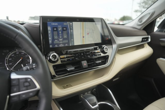 Used 2022 Toyota Highlander Platinum image 26
