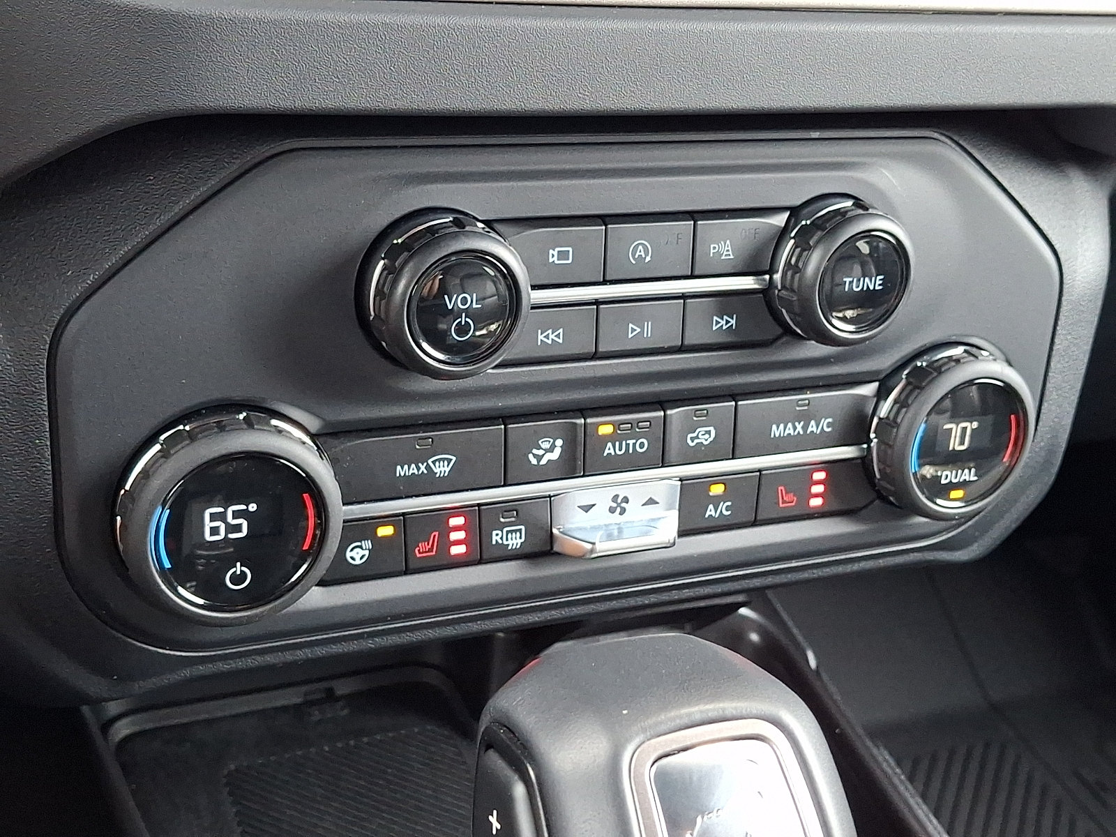 Certified 2025 Ford Bronco Outer Banks AWD/4WD image 18