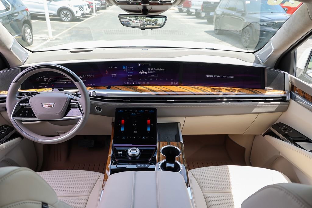 Used 2025 Cadillac Escalade Premium Luxury Platinum AWD/4WD image 9