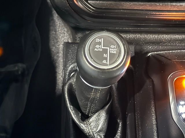 Used 2021 Jeep Wrangler Unlimited Sahara AWD/4WD image 32