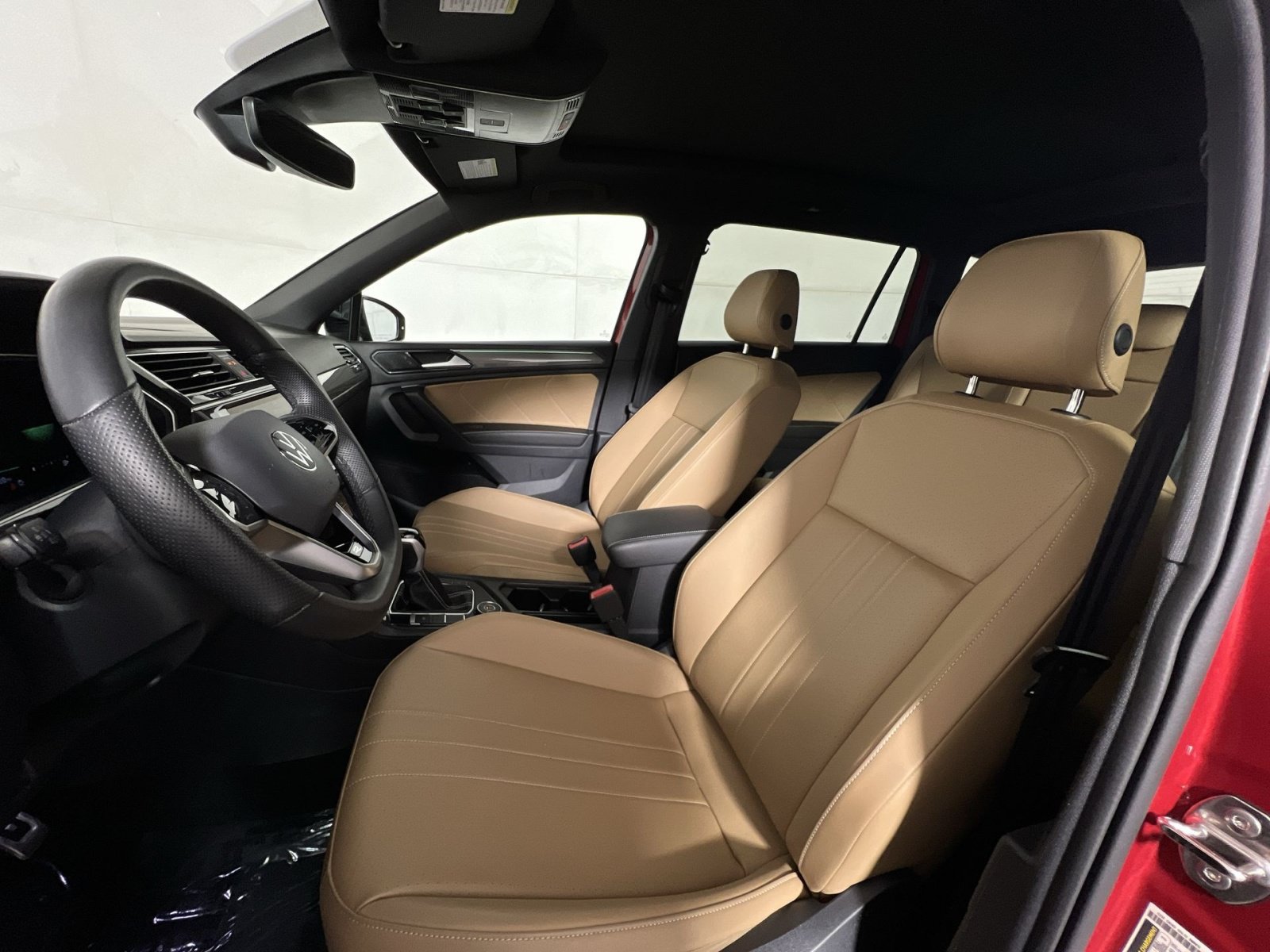 Used 2024 Volkswagen Tiguan SE R-Line AWD/4WD image 13