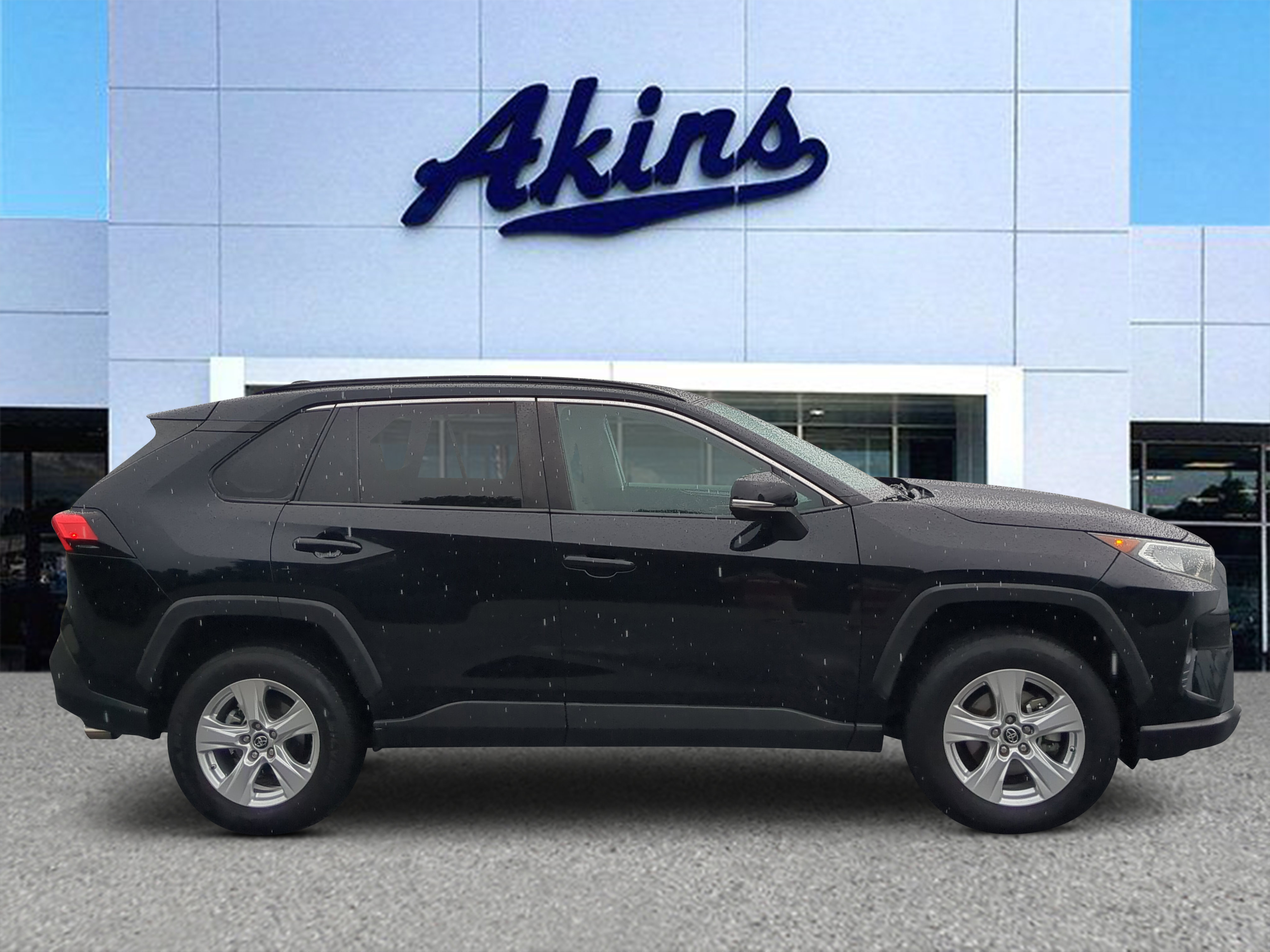 Used 2019 Toyota RAV4 XLE w/ Convenience Package FWD image 1