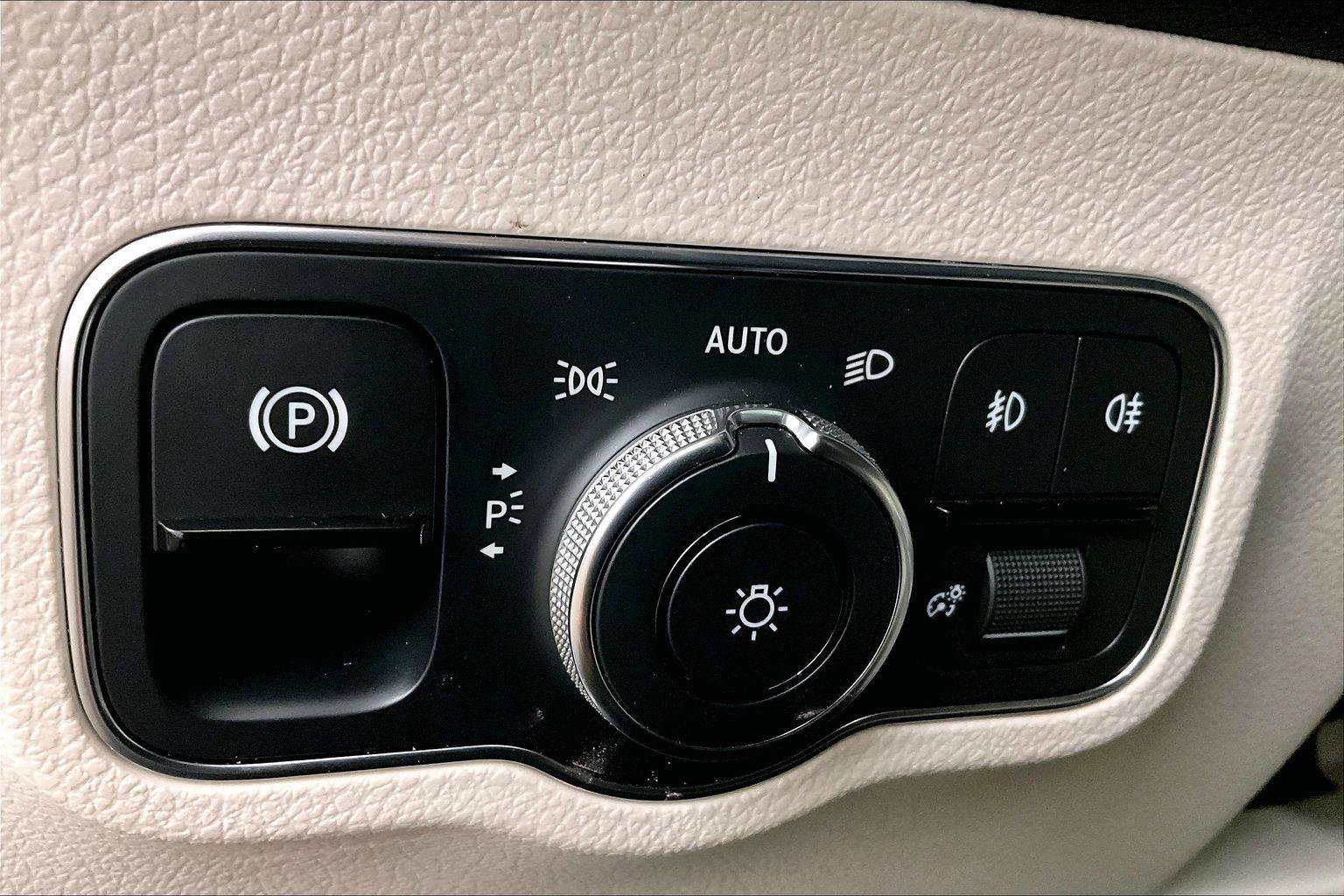 Used 2021 Mercedes-Benz GLB 250 4MATIC image 31