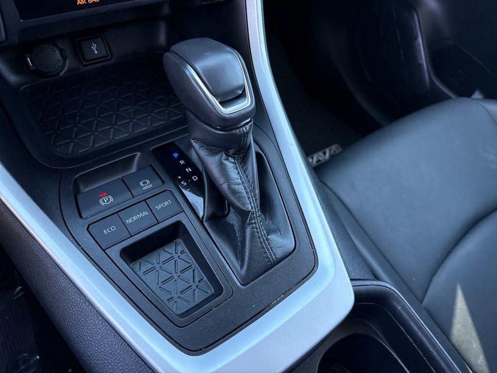 Used 2021 Toyota RAV4 XLE Premium image 22