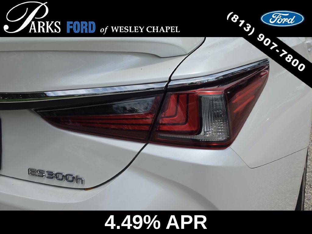 Used 2022 Lexus ES 300h Ultra Luxury w/ Accessory Package 2 FWD image 8