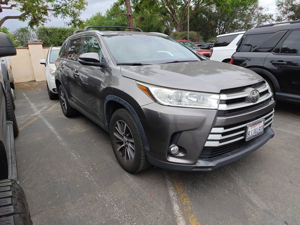 Used 2019 Toyota Highlander XLE FWD image 22