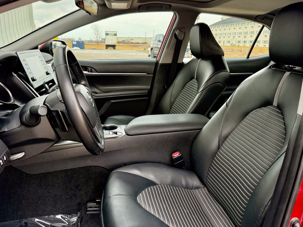 Used 2021 Toyota Camry SE w/ Cold Weather Package image 11
