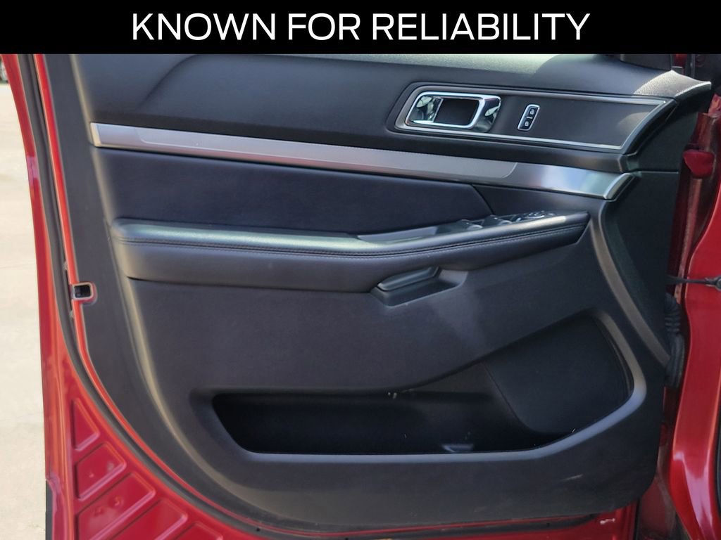 Certified 2018 Ford Explorer XLT w/ Equipment Group 202A image 20