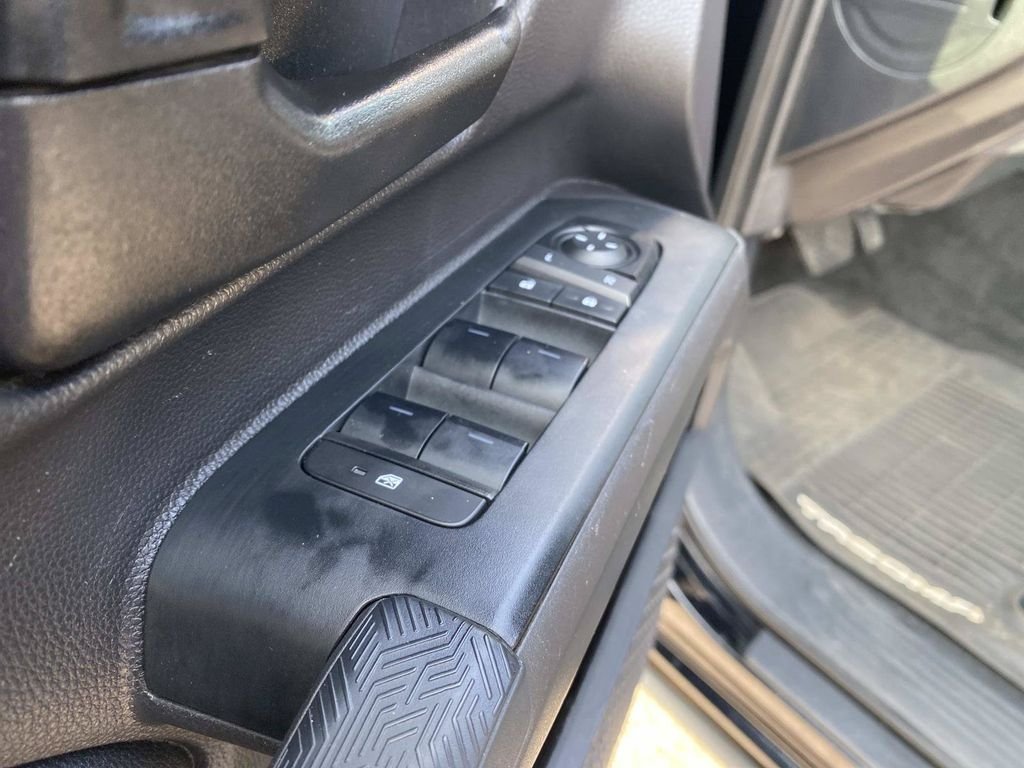 Used 2024 Toyota Tacoma SR5 AWD/4WD image 18