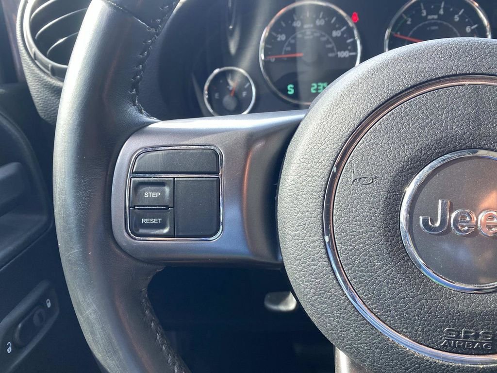 Used 2018 Jeep Wrangler Unlimited Sahara AWD/4WD image 32