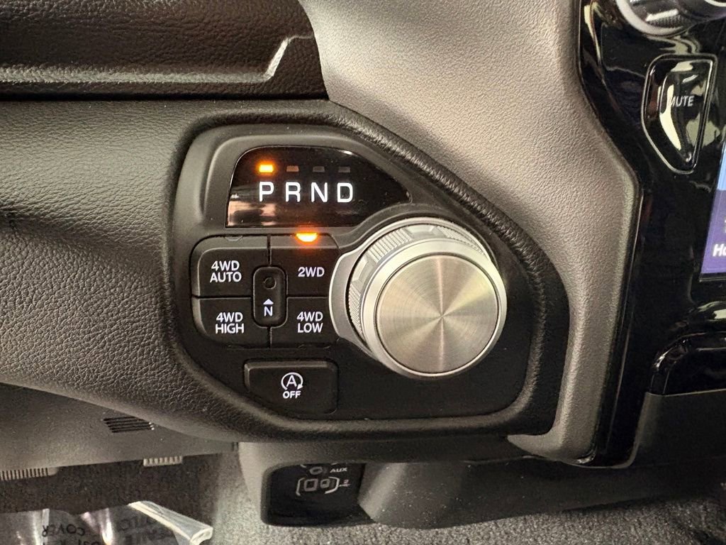 Used 2025 RAM 1500 Laramie AWD/4WD image 21