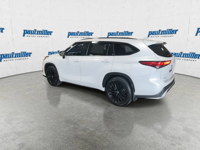 Used 2023 Toyota Highlander XSE FWD image 8