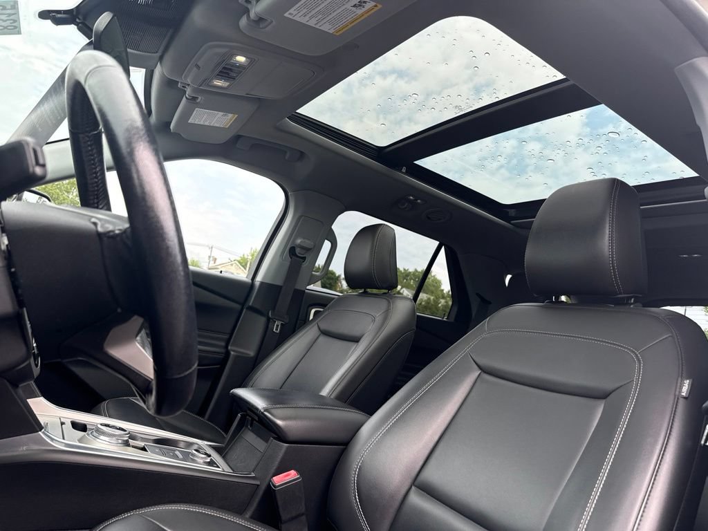 Certified 2022 Ford Explorer XLT w/ Equipment Group 202A AWD/4WD image 18